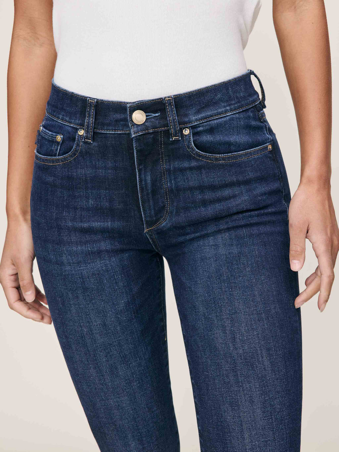 Mara Straight Mid Rise Instasculpt Ankle Jeans