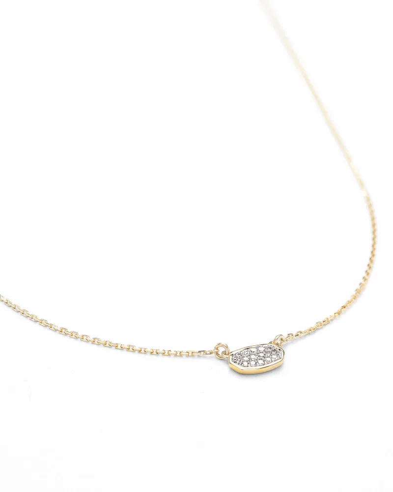 A gold chain necklace